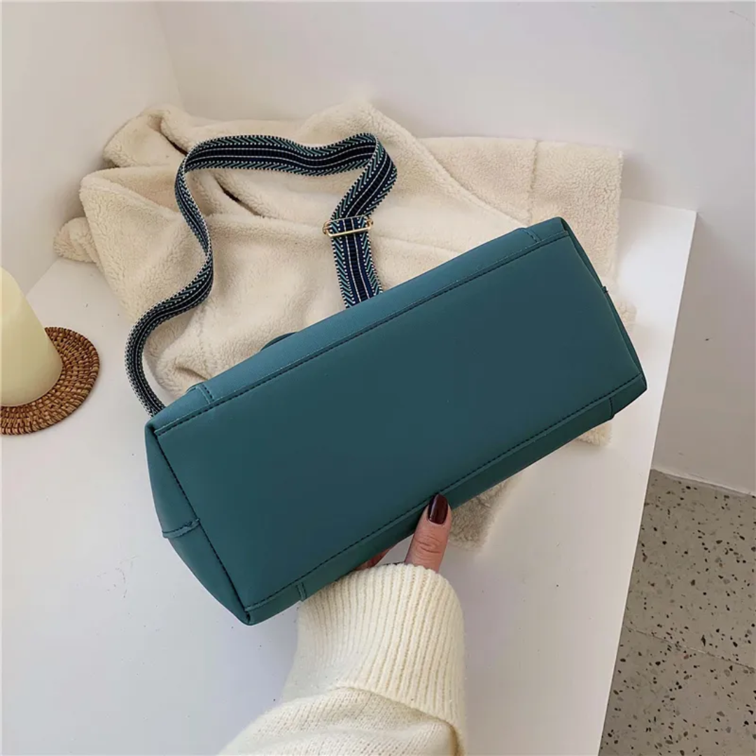 Karen Messenger - Fashionable Crossbody Shoulder Bag