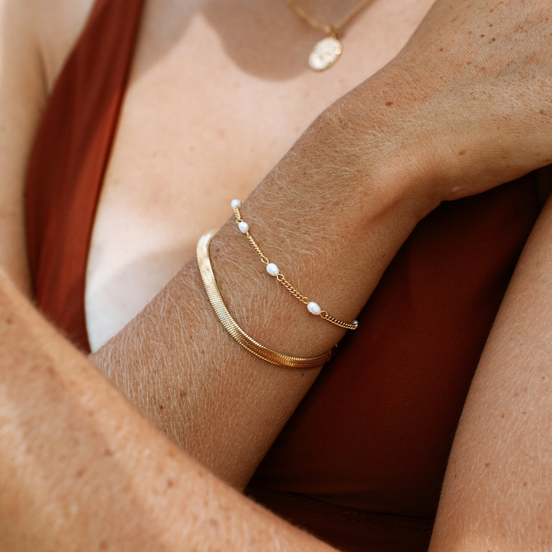 Amara - Bracelet with Radiant Freshwater Pearls for Women