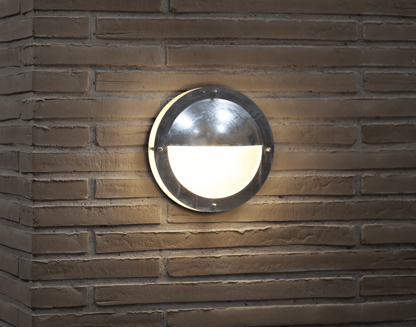 MalteGlow Lamp - Round Galvanized Steel Outdoor Wall Light with E27 Fitting