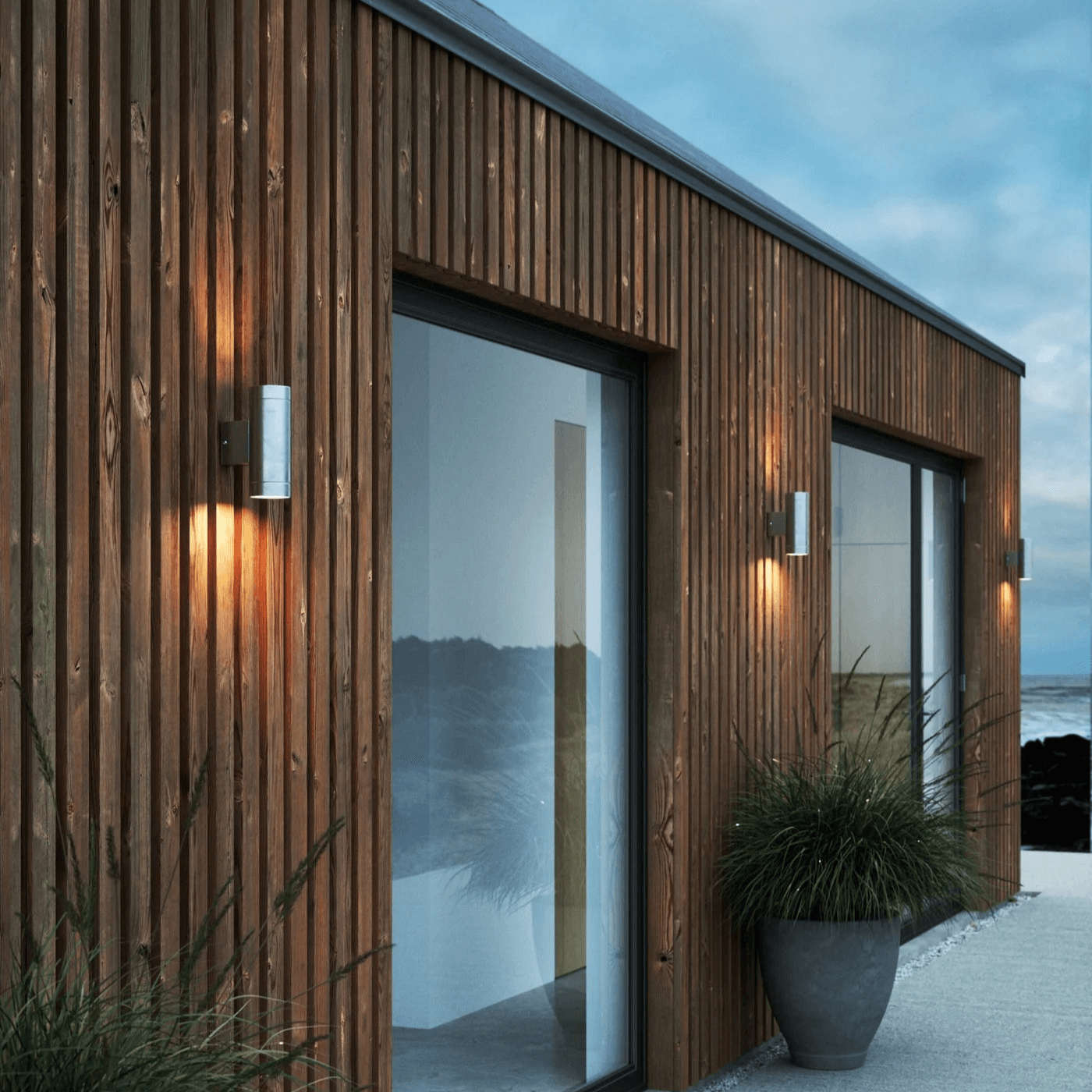 UrbanGlow Light - Sleek Silver Up-Down Outdoor Wall Lamp