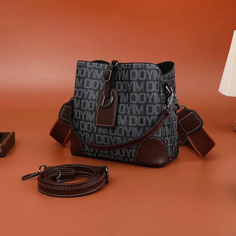 LuxeCarry - Elegant Roomy Leather Shoulder Bag