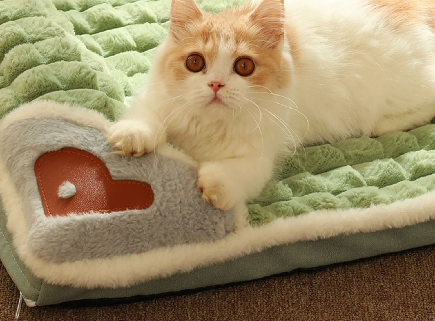 LuxePlush - Warm Dog Mat for Small and Medium Dogs