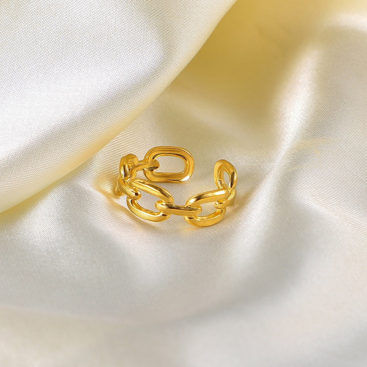 NexaTwist - Twisted Link Ring