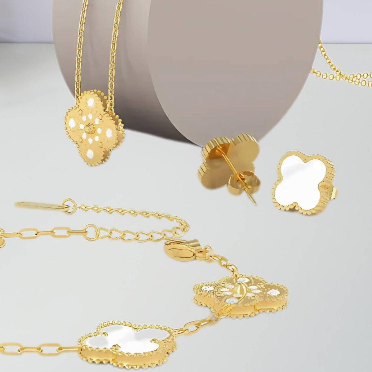 GoldenClove Jewellery Set – Clover Necklace Trio