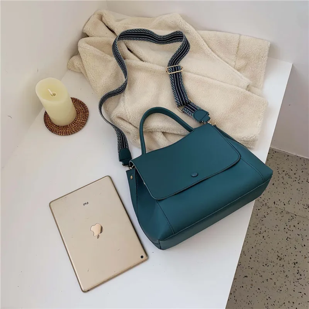 Karen Messenger - Fashionable Crossbody Shoulder Bag
