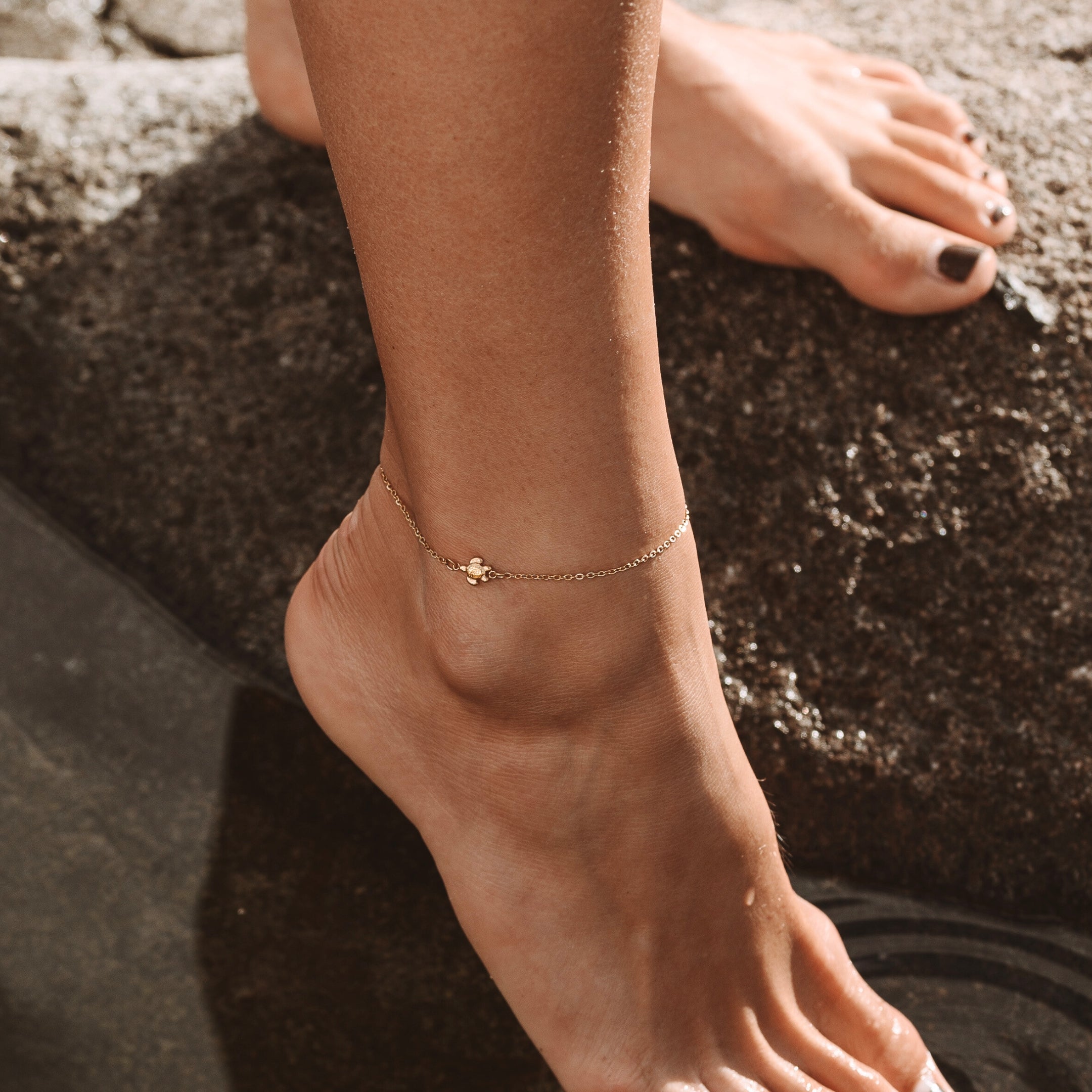Elara Sea Turtle Anklet - Stylish Ocean Charm