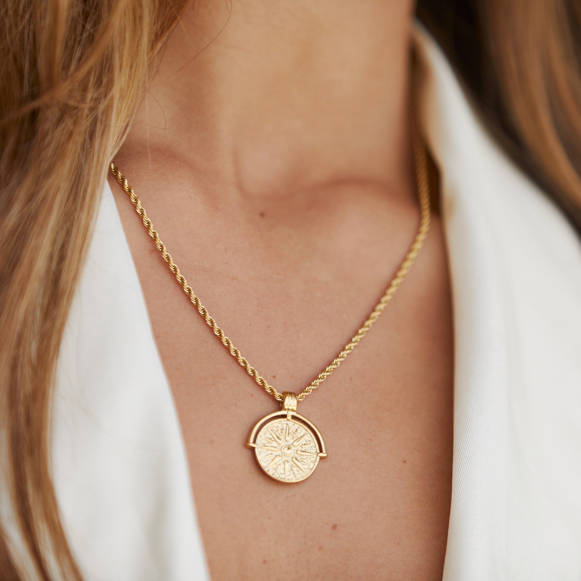 Aurora Sun Pendant Necklace - Radiant Gold Sun Charm