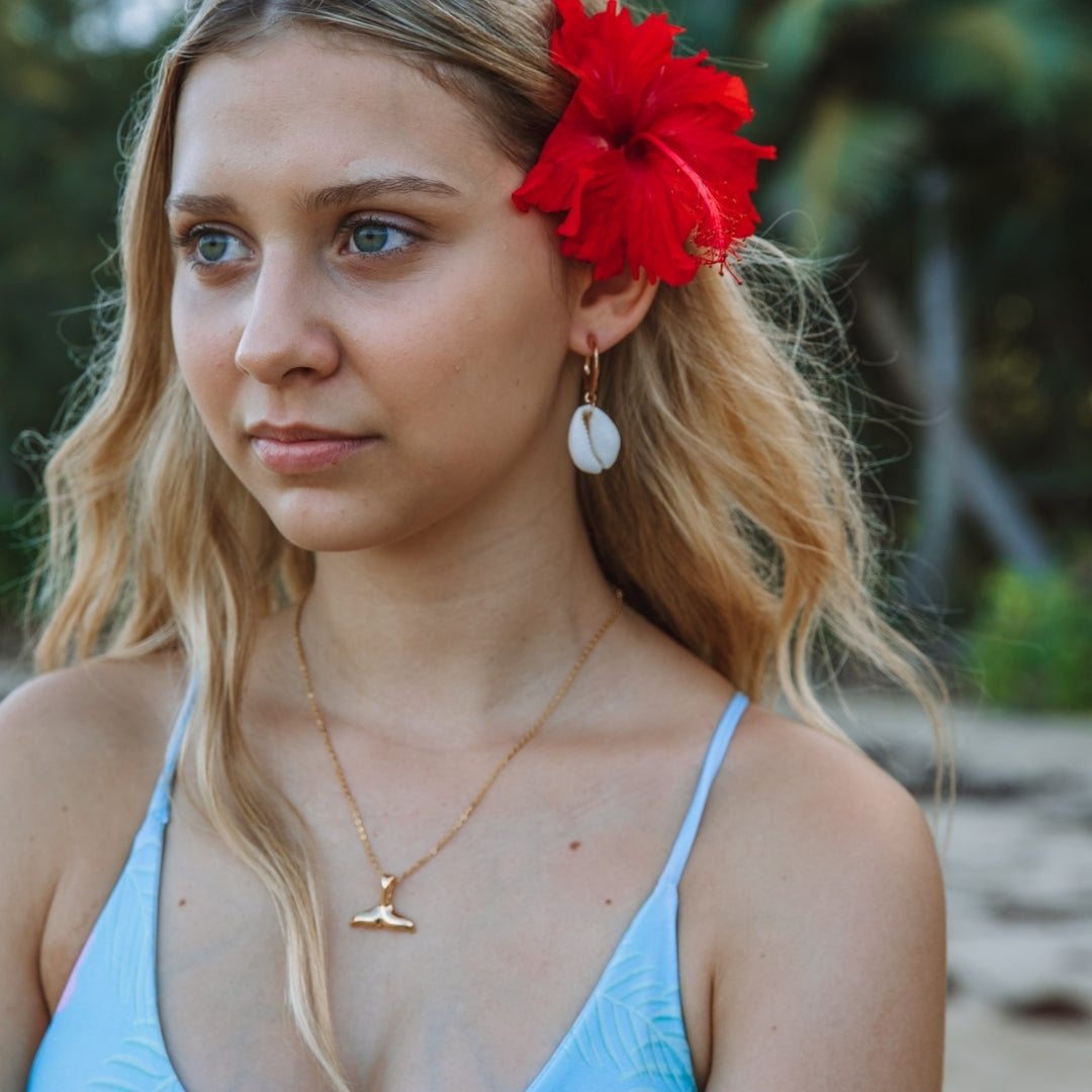Elara Whale Tail Necklace - Elegant Ocean Pendant