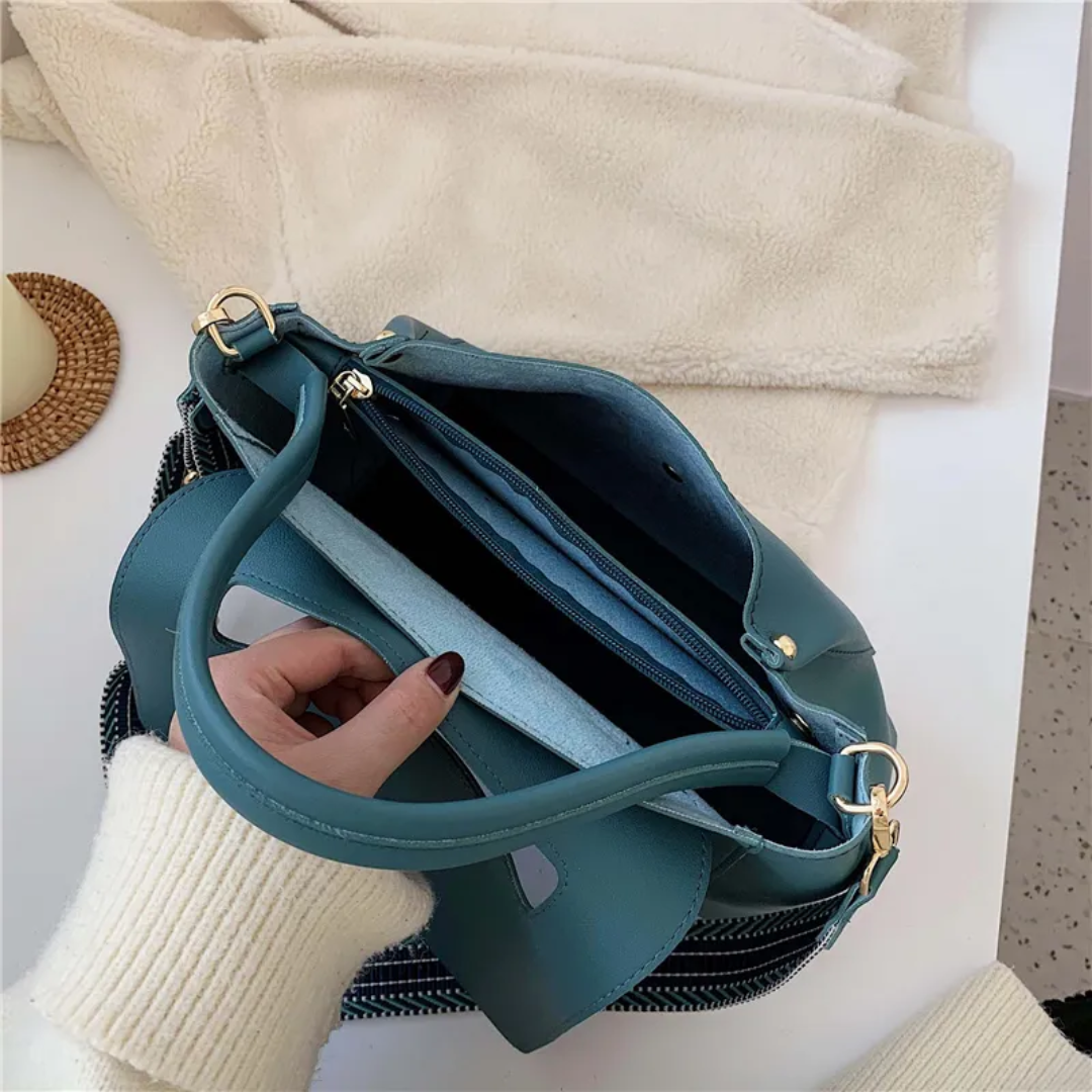 Karen Messenger - Fashionable Crossbody Shoulder Bag