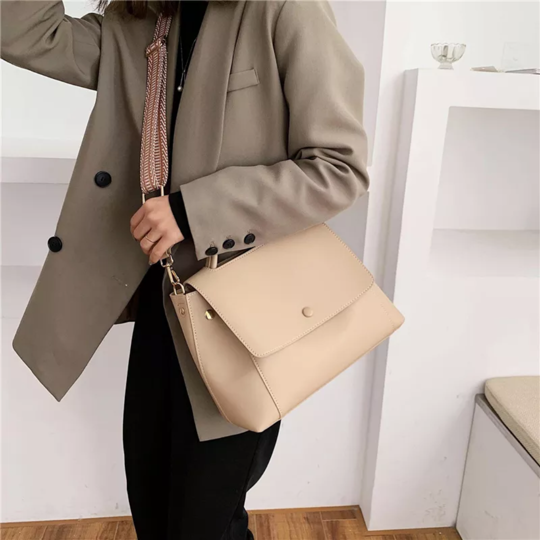 Karen Messenger - Fashionable Crossbody Shoulder Bag