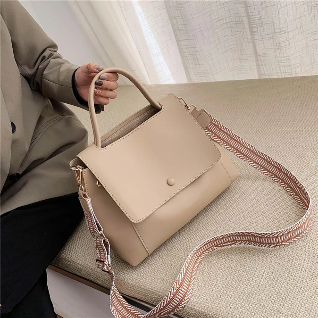 Karen Messenger - Fashionable Crossbody Shoulder Bag