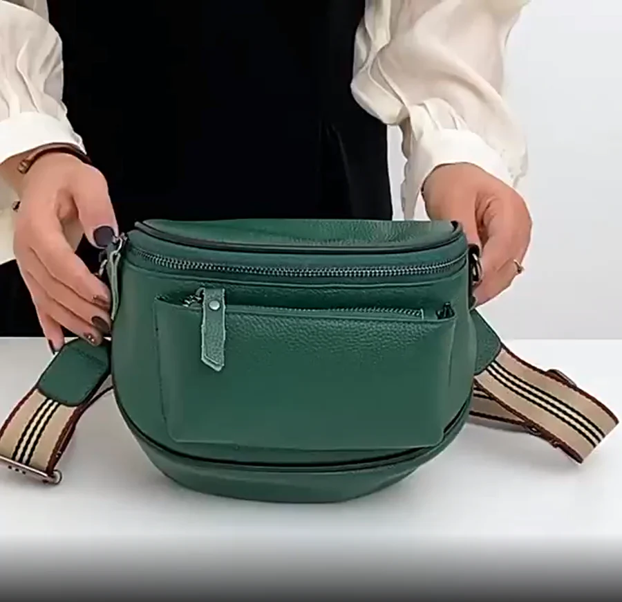 ClassicElegance Crossbody Bag - Timeless Leather Design for Everyday Style