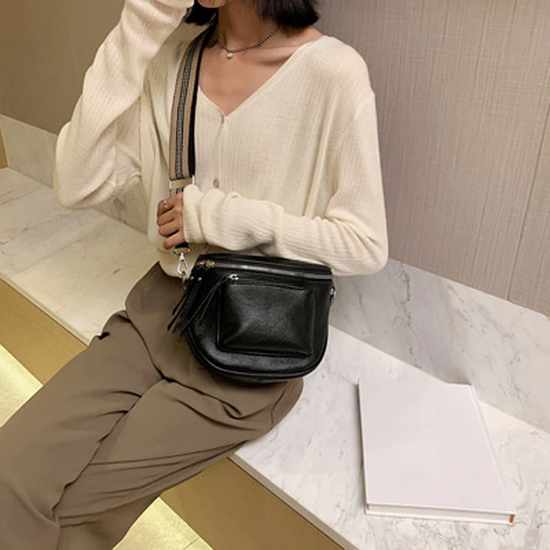 ClassicElegance Crossbody Bag - Timeless Leather Design for Everyday Style
