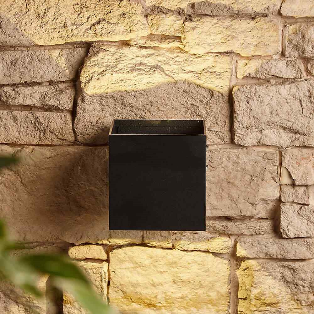 AceGlow - Outdoor Wall Light with Dusk Sensor (IP65)