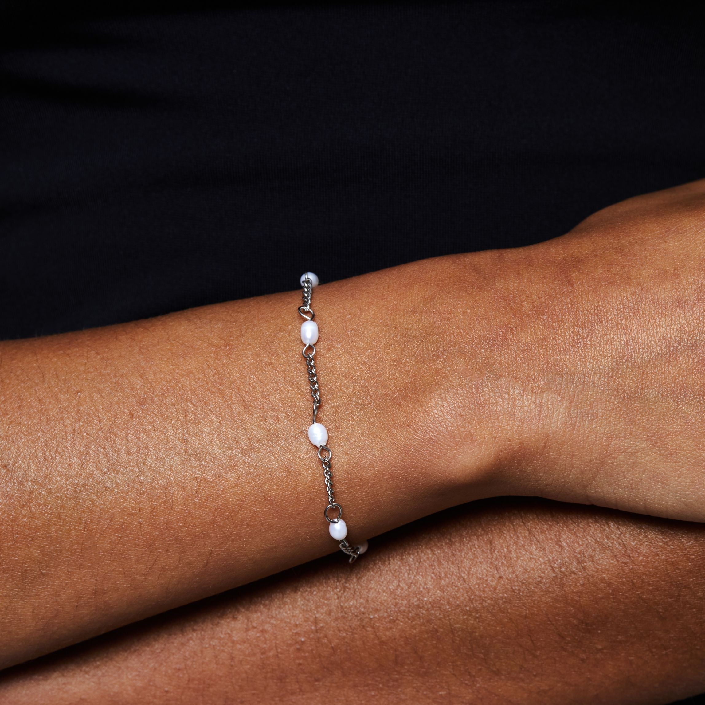 Amara - Bracelet with Radiant Freshwater Pearls for Women