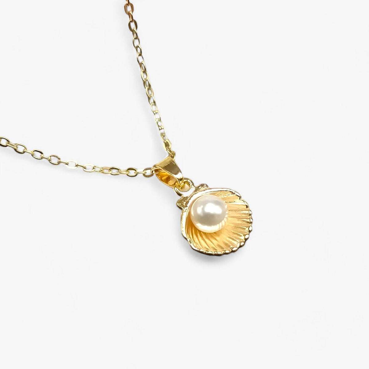 Maris - Seashell and Pearl Necklace