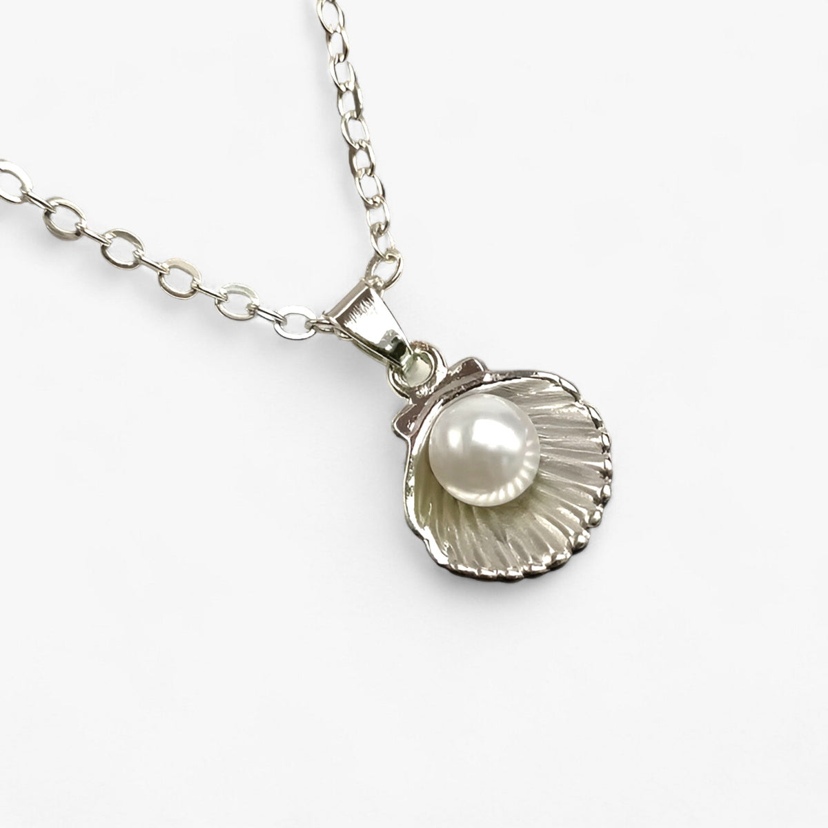 Maris - Seashell and Pearl Necklace