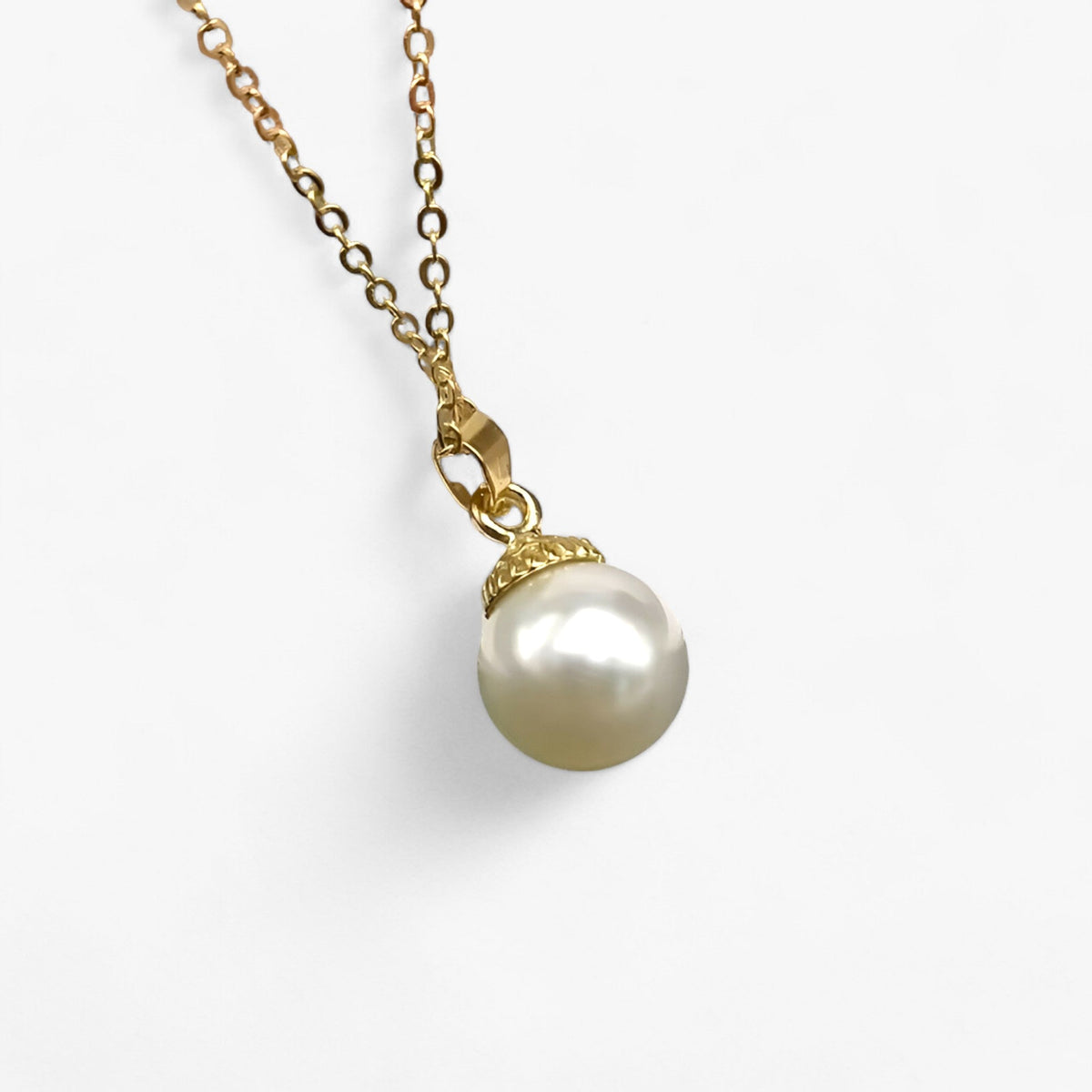 Maris - Seashell and Pearl Necklace