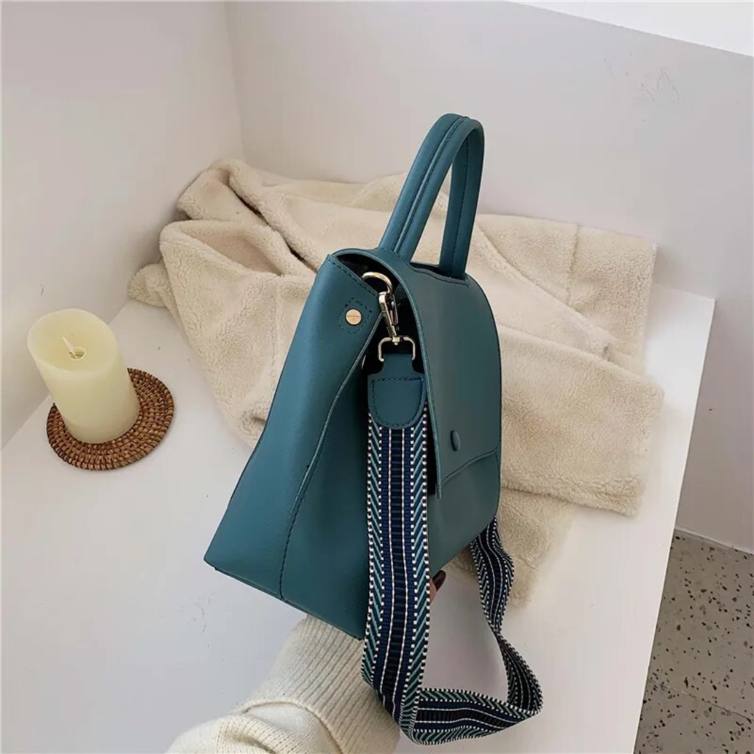 Karen Messenger - Fashionable Crossbody Shoulder Bag