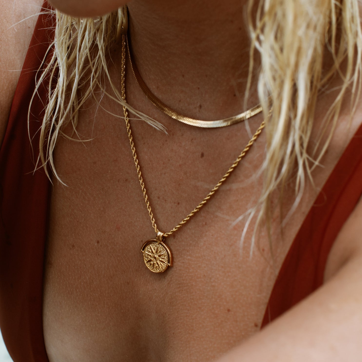 Aurora Sun Pendant Necklace - Radiant Gold Sun Charm
