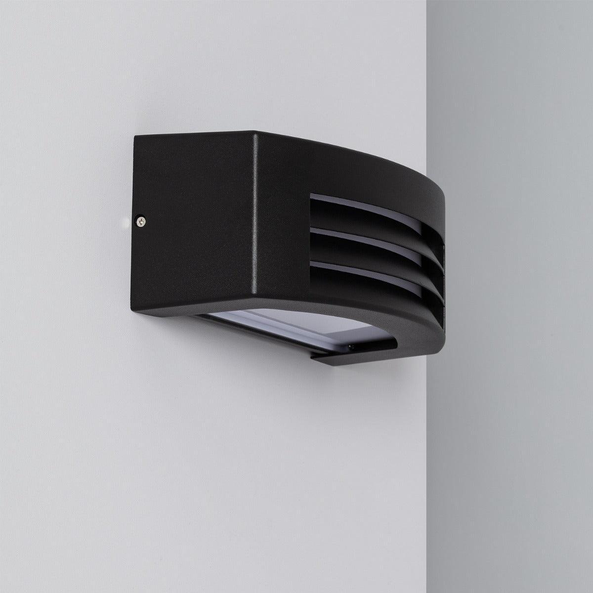 GardaOutdoor Light - Rugged Black IP54 Outdoor Wall Lamp