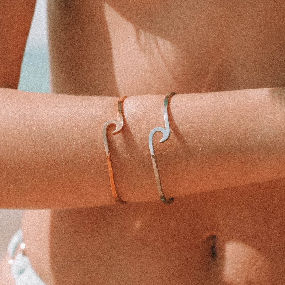 Mira - Elegant Wave Bracelet for Women