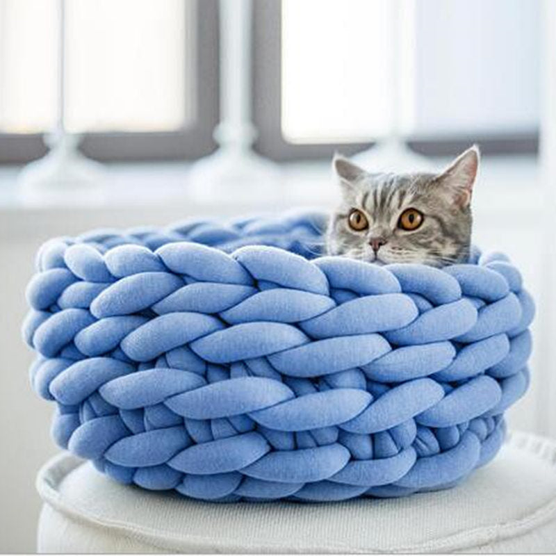 WoollyNest - Stylish Knitted Wool Pet Basket for Cats and Dogs